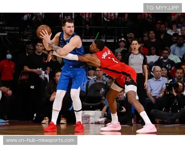 火箭队重组首发阵容，双塔布局应对独行侠挑战，火箭队官方网站