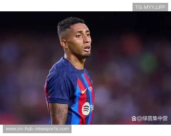 巴萨前场骚操作不断,拉菲尼亚劲射破门 巴萨前场骚操作不断,拉菲尼亚劲射破门